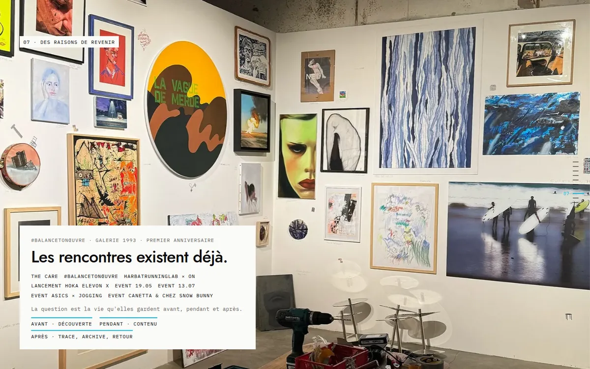 Écran du rapport : un mur d'œuvres à la Galerie 1993 et le titre « Les rencontres existent déjà ».